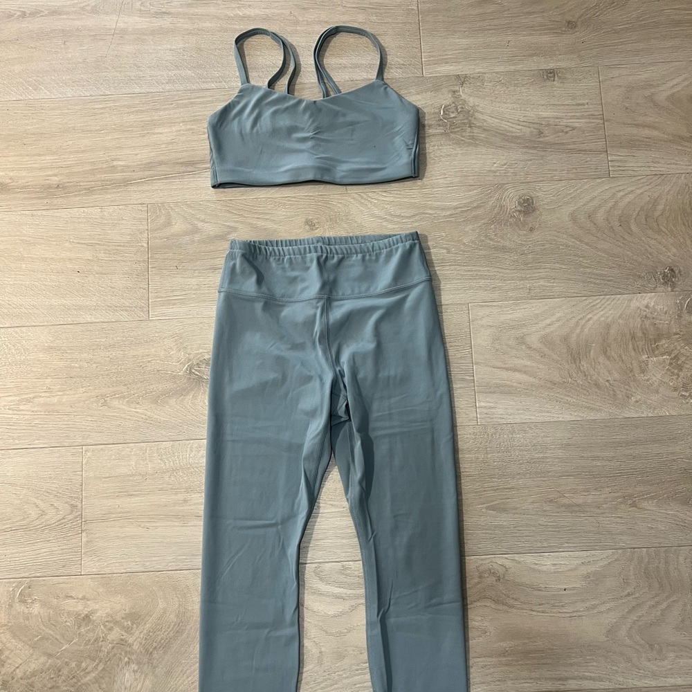 All the movement workout set. Blueish/grey set. Extremely soft.